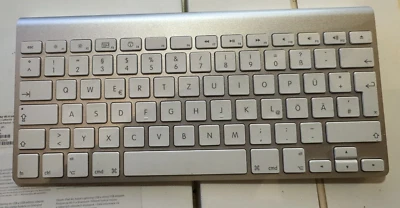 Apple Kabellose Bluetooth Deutsch Tastatur - Silber (MC184D/A) - Bild 1 von 2