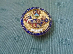 1922 FEDERATION OF GROCERS ASSOCIATIONS - ISLE OF THANET CONFERENCE ENAMEL BADGE - Picture 1 of 2