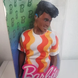 Barbie Fashionistas bambola Ken nera nuova con scatola con apparecchi acustici. #220 - Foto 1 di 7