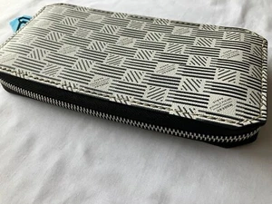 MOREAU PARIS GELDBÖRSE MIT REISSVERSCHLUSS 12C in WEISSEM MOREAU BEDRUCKTEM LEDER - UVP £512 - NEU - Bild 1 von 9