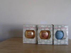 VTG Bakers Square 3" Signatures of Christmas Glass Ornament Bauble Ball NIB - Picture 1 of 12