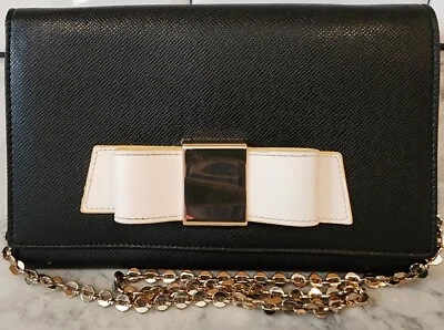 Cartera sin asas Ivanka Trump Blair con cadena con lazo al hombro con cierre magnético Foto 1 de 4