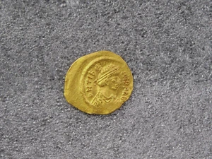 Maurice Tiberius AV Tremissis Gold Byzantine Coin 582 - 602 AD - XF / AU - Picture 1 of 8