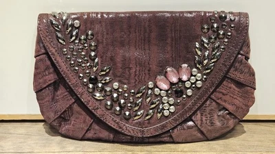 Bolsa conversível RAFE New York couro embreagem strass metálico borgonha - Imagem 1 de 4