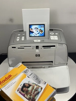 Impresora digital de inyección de tinta fotográfica HP Photosmart 385 Q6387L con papel Kodak Premium 100 Foto 1 de 4