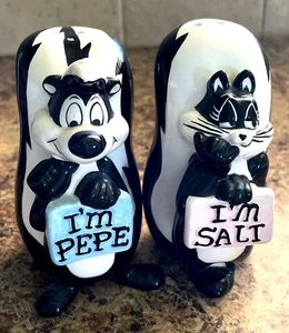 Pepe Le Pew and Penelope Pussycat salt and pepper shaker set - Picture 1 of 7