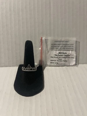 Anillo Bomb Party OG 2024 Talla 8 The Perfect Addition RBP5954 Topacio Gris Rodio Foto 1 de 4