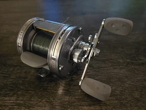 ABU GARCIA Ambassadeur 5600AB, NUEVO, Hecho en Suecia con Sistema Anti Contra Reacción - Imagen 1 de 11