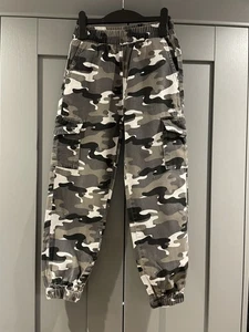 New Look Girls Army Print Cargo Trousers Age 9 - Picture 1 of 3