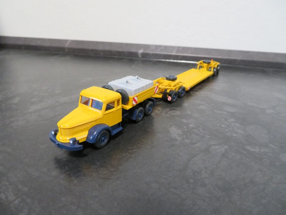 Wiking 8514048 Krupp-Titan Schwerlast mit Scheuerle Tieflader 1:87 - Bild 1 von 4
