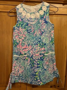 Lilly Pulitzer Little Lilly klassisches Etuikleid in Multi voller Blüte Größe 7 Blumenmuster - Bild 1 von 9