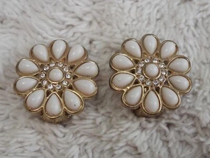 Ohrclips goldfarbene weiße Blumen (A10) - Bild 1 von 2