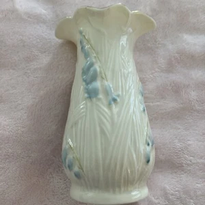 Belleek Vase blaue Glocke Blumen Porzellan China 6 Zoll - Bild 1 von 9