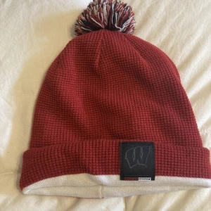University Of Wisconsin Under Armour Beanie With Pom Pom Fleece Lined One Size - Picture 1 of 6