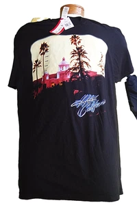 ¡Nuevo con etiquetas! Talla. LG, EAGLES HOTEL CALIFERIA CANCIÓN DE ROCK, ¡NUEVA CAMISETA! ¡NEGRO CON DISEÑO! - Imagen 1 de 5