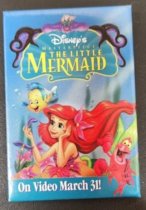 Vintage "Kleine Meerjungfrau" Disney VHS Pin Pinback Werbeartikel - Bild 1 von 2