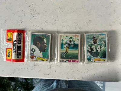 Paquete de rack de fútbol americano Topps 1982 James Lofton en acción patio - Imagen 1 de 2