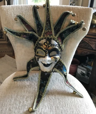 MARDI GRAS MÁSCARA DE PARED GRANDE NEGRA Y DORADA RIBETE TRENZADO Y TELA FLORAL hermosa Foto 1 de 4