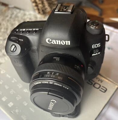 Canon EOS 5D Mark IV DSLR Camera (Body Only) - Black - Photo 1/4
