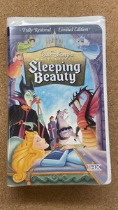 Walt Disney Sleeping Beauty Fully Restored Limited Edition Clamshell - Picture 1 of 7