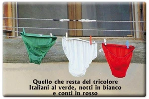 MAGNETE CALAMITA FRIGO FRIDGE MAGNET ITALIA BANDIERA MUTANDE SLIP TRICOLORE - Picture 1 of 1