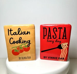 CERAMIC ITALIAN COOKBOOKS SALT & PEPPER SHAKERS TOMATOES PASTA SPAGHETTI - Picture 1 of 17