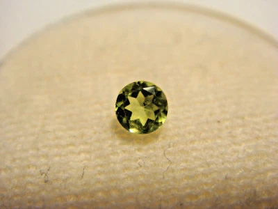 Peridot Round Cut 3mm Gemstone 0.10 Carats Natural Gem - Image 1 of 3