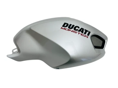 COVER SERBATOIO DUCATI MONSTER 696 796 48032591B VA DX ARGENTO NUOVO ORIGINALE Foto 1 de 4