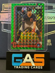 2025 Topps Chrome - Nolan Jones #32 rifrattore geometrico verde /99 - Foto 1 di 2