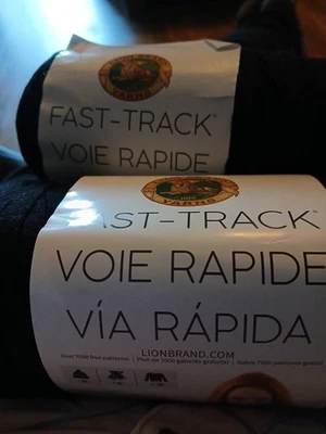 Hilo estilo cinta marca Lion FAST-TRACK - 2 madejas negro azabache 8 oz ea algodón/poliéster Foto 1 de 2