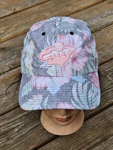 Minnesota Wild Mütze Kappe Riemen hinten Damen pink tropisch NHL Hockey '47 gebraucht, in einwandfreiem Zustand  - Bild 1 von 7