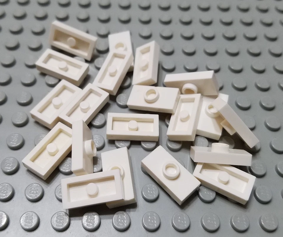 LEGO Lot of 20 White 1x2 1 Stud Plate Pieces - Image 1 of 1