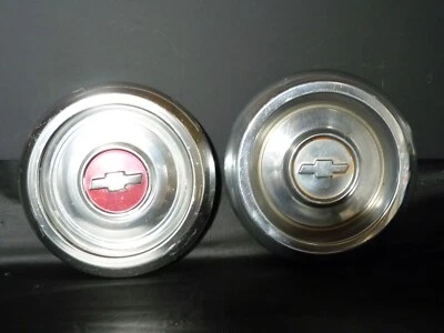 ДВА центральных колпака колес для тарелок для собак 1980-81 Chevy Citation 6,25 дюйма, красный галстук-бабочка, б/у - Изображение 1 из 4