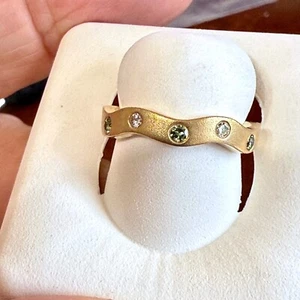 14K Green Gold 3.8gm Wavy Band .12 Green Diamonds .10 White Diamonds Size 6 - Picture 1 of 18