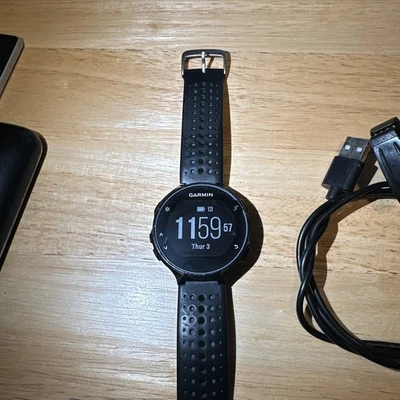 Garmin Forerunner 235 GPS-Uhr schwarz/grau. Kein Versand nach USA - Bild 1 von 4