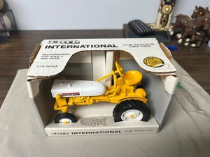 ERTL International Cub 1964-1976 Diecast Tractor 1:16 Scale New In Box A8 - Picture 1 of 4