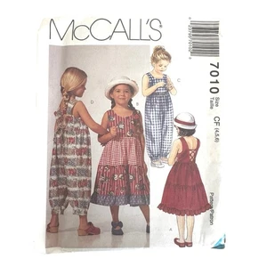 Mono y vestido McCall’s para niños con patrón de costura 7010 en 2 longitudes sin cortar - Imagen 1 de 6