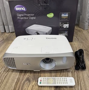 BenQ W1110 - DLP projector - 3D - 2200 ANSI Full HD 16:9 1080p Working Great A++ - Picture 1 of 2
