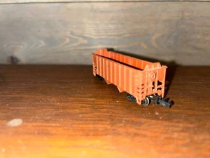 MADE IN YUGOSLAVIA N SCALE BLANK BROWN 2 BAY HOPPER CAR FREE SHIPPING - Bild 1 von 3