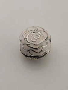 AUTHENTIC PANDOR ROSE GARDEN CLIP CHARM WITH PINK ENAMEL #791292EN40 - Picture 1 of 3