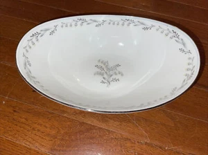 Noritake Natalie weiß mit grauen & schwarzen Maiglöckchen Blumen Servierschale - Bild 1 von 3