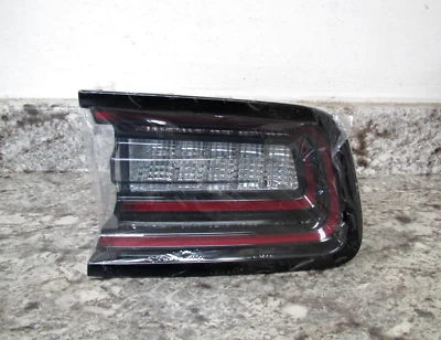 Nuevo OEM 2024 Dodge Charger Daytona 68572930AA RH Pass Side LED Luz Trasera Lámpara Foto 1 de 4