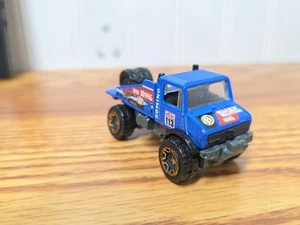 2018 HOT WHEELS MERCEDES BENZ UNIMOG 1300 #113 BLUE 1:64 DIECAST 3" RACE TRUCK - Picture 1 of 5