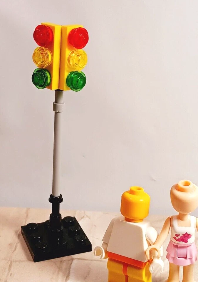 New LEGO Tall Traffic Light Corner Pole Red Green Yellow Light City Block Road - Image 1 of 1
