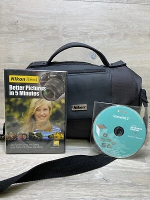 Nikon 17001 Digital Camera Gadget Bag With Nikon School DVD/ View NX 2 CD - Image 1 of 4