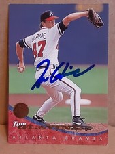 TOM GLAVINE   1994 Leaf   On Card Autograph  Atlanta Braves  HOF Great Pitcher