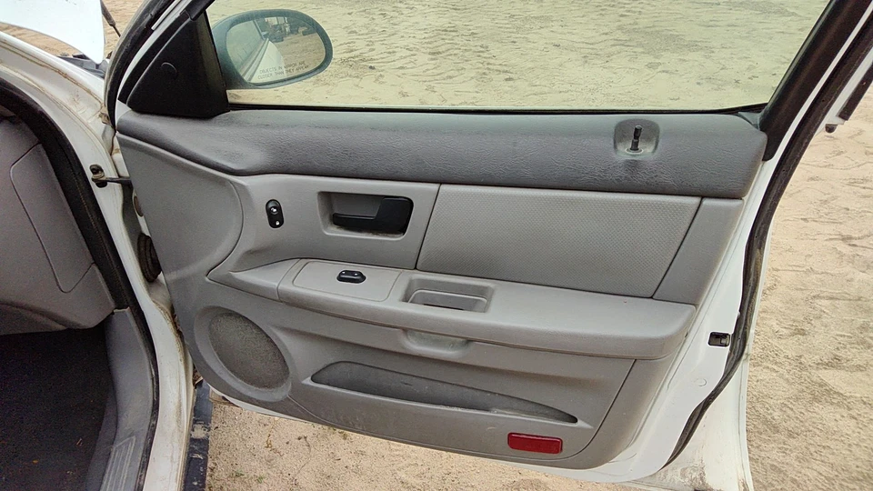 2005 Mercury Sable passageiro painel de acabamento da porta dianteira direita com interruptores cinza - Imagem 1 de 4