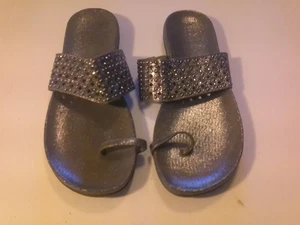 Kenneth Cole Reaction Womens sz 9M Pewter Sparkle Toe Ring Slip On Sandals Studs - Picture 1 of 5