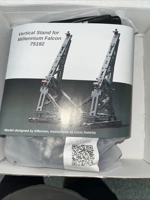 Vertical Stand For Millennium Falcon 75192 - Image 1 of 4