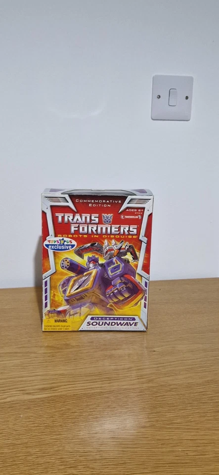 Transformers G1 Soundwave Commemorative Reissue 2006 Toys R Us exclusive Boxed - Image 1 of 4